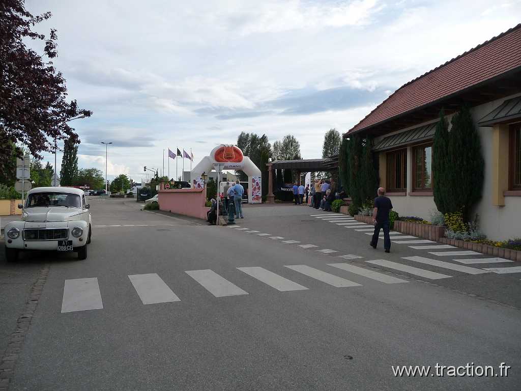 2012_Horbourg_Wihr (20).jpg - 09/05/2012 - 68180 HORBOURG WIHR 59ème édition Tulpenrallye 2012 - Pointage de l'arrivée